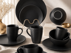 Black Spiral Design Dinner Set