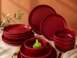 Red Ribbed Dinner Set